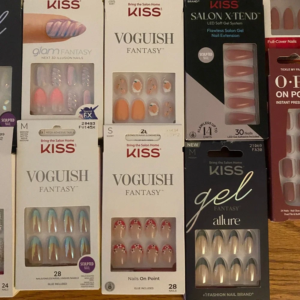 Kiss Nails Glue On Nails Bundle